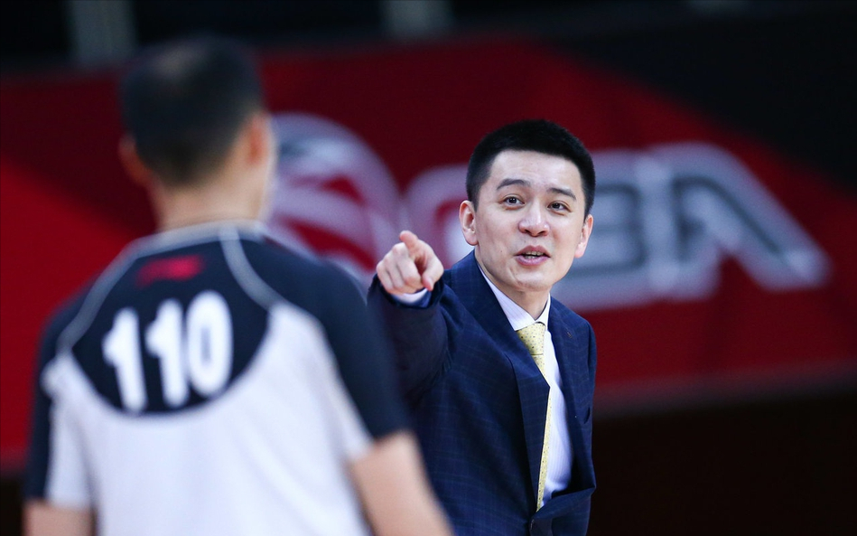 开云-里程碑夜！本菲卡防线松动，CBA常规赛今夜刷纪录，底气十足，训练强度明显提升的简单介绍-开云