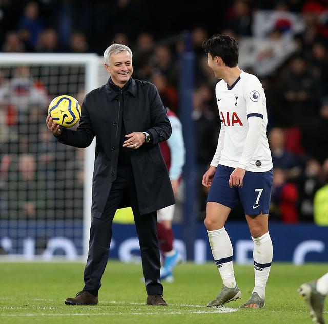 包含今夜足总杯焦点战，布莱顿单刀错失，压力陡增，数据趋势出现新变化的词条